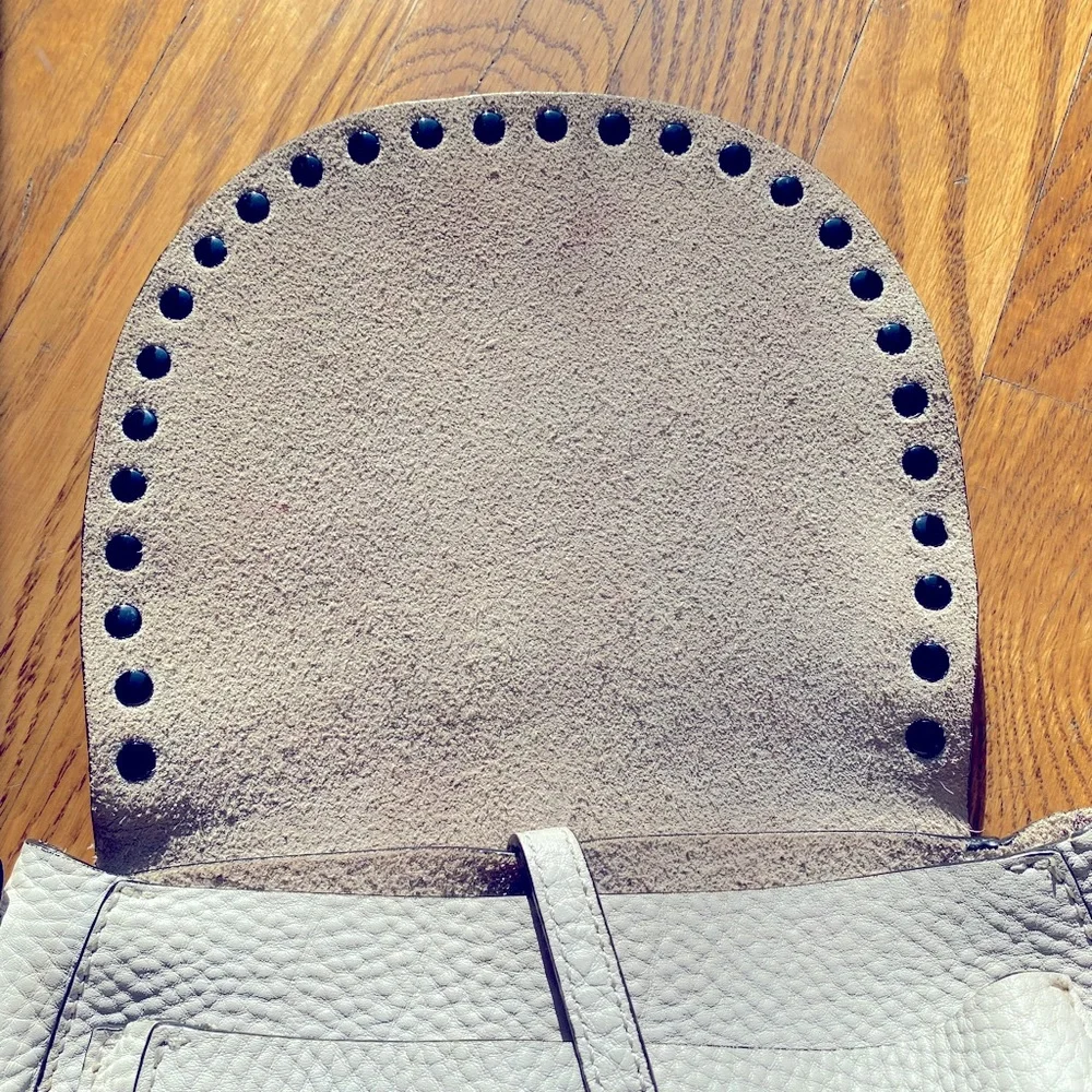 REBECCA MINKOFF. Studded Crossbody grey leather & suede. Outside bag excellent - Picture 10 of 11